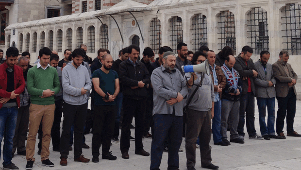 antikapitalis müslümanlar 1 mayıs namaz.gif