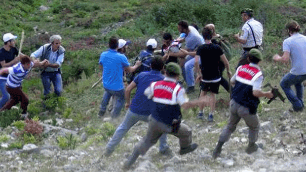 ‘Yeşil Yol’da çalışan iş makinesine silahlı saldırı! - Resim: 0