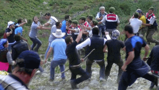 ‘Yeşil Yol’da çalışan iş makinesine silahlı saldırı! - Resim: 2