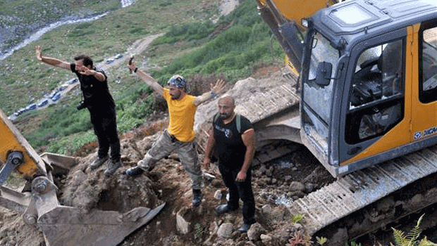 ‘Yeşil Yol’da çalışan iş makinesine silahlı saldırı! - Resim: 1