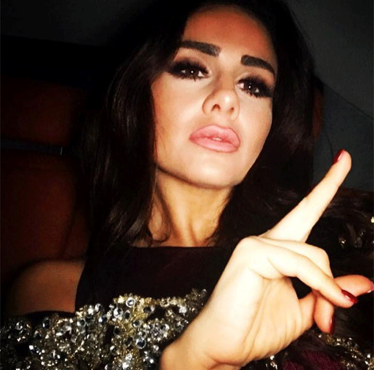 O da burnunu yaptırdı... Görenleri şaşırttı! - Resim: 0