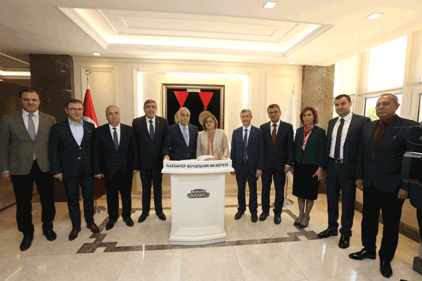 Fakıbaba: Şahin gibi başkanlarla Türkiye atağa geçiyor - Resim: 3