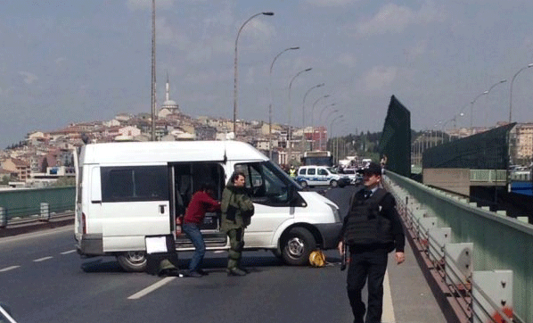 Haliç Köprüsü'nde bomba alarmı yol trafiğe kapatıldı - Resim: 1