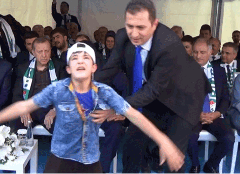 Suriyeli yetim çocuk Abdullah Cerruh protokolü şaşırttı - Resim: 0